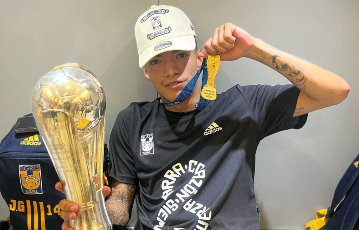 Exhiben a veracruzano campeón de Tigres por no dar manutención