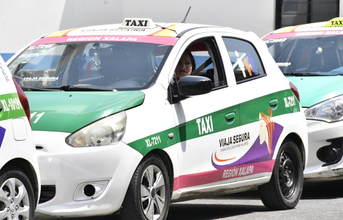 Arranca programa piloto de taxis exclusivos de mujeres en Xalapa