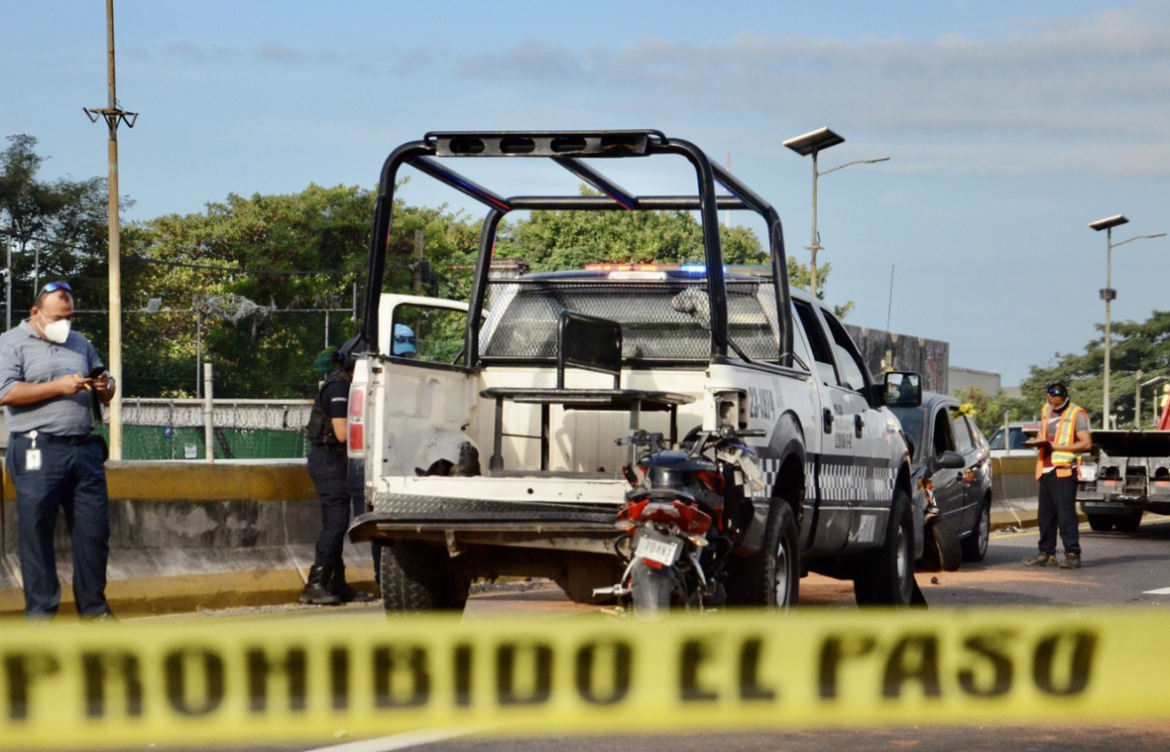 Dejan cubetas repletas de restos humanos en Papantla