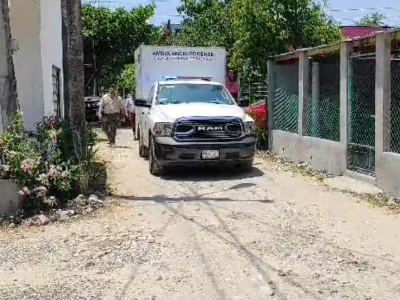 Por el calor familia duerme en el auto; todos mueren asfixiados