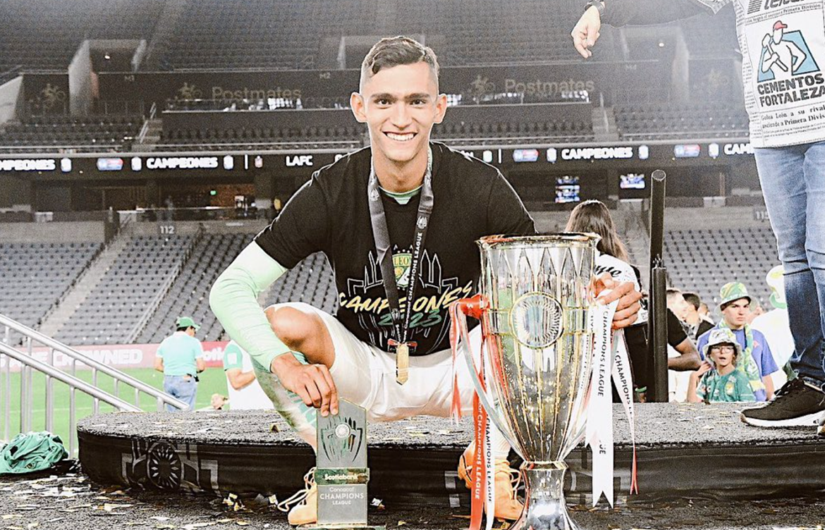 A Fidel Ambriz lo siguen de cerca en Europa; Sevilla y PSV, entre posibles interesados