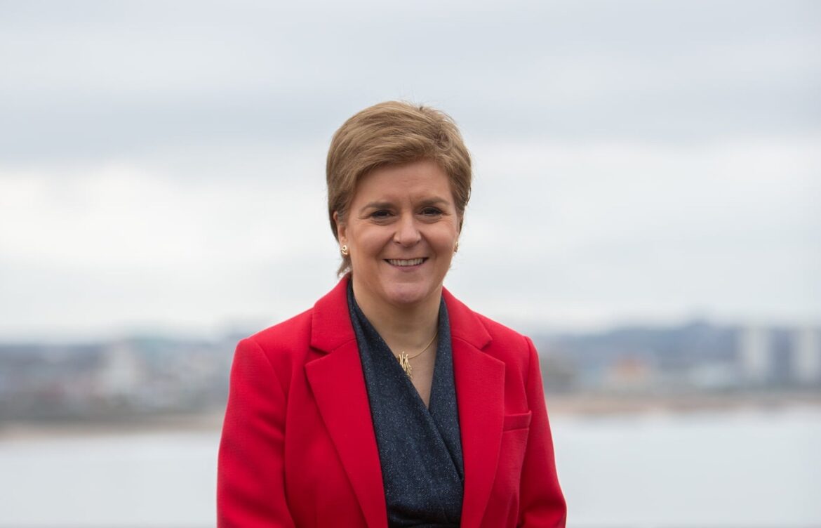 Detienen a la exprimera ministra de Escocia por investigación sobre las finanzas de su partido