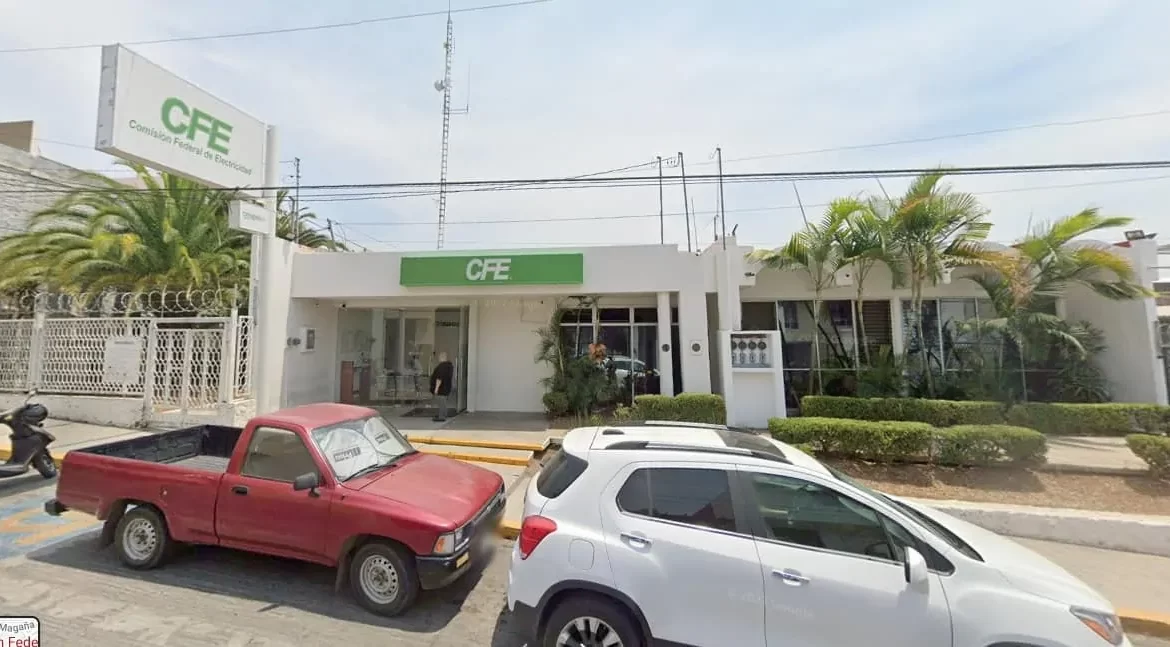 Se incendia subestación de CFE en Michoacán 