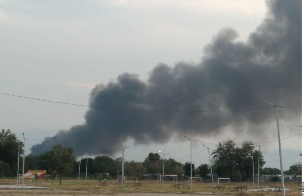 Reportan incendio en ducto de Pemex en Nuevo León