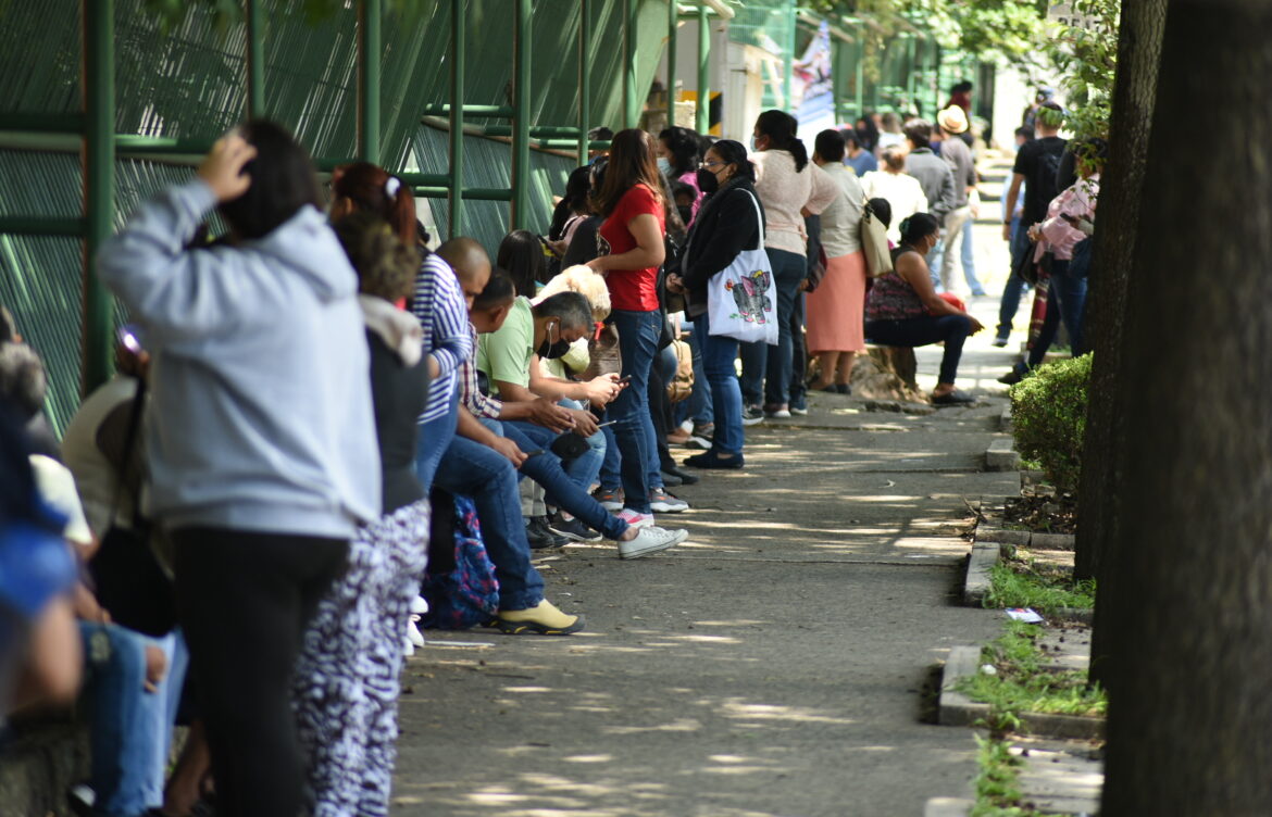 Más de 41 mil jóvenes buscan ingresar a la UV; la oferta es de 18 mil 74 lugares