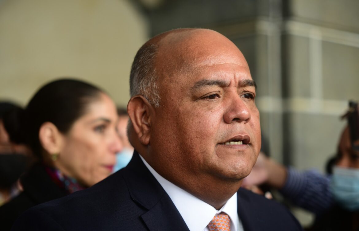 Vecinos de Coatepec denuncian visita de Eric Cisneros a mina clausurada