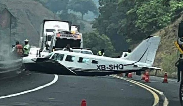 Aterriza de emergencia avioneta sobre autopista Tihuatlán-Totomoxtle