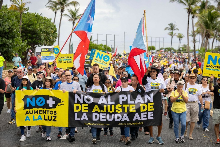 Protestan en Puerto Rico contra proyecto para subir precio de la luz