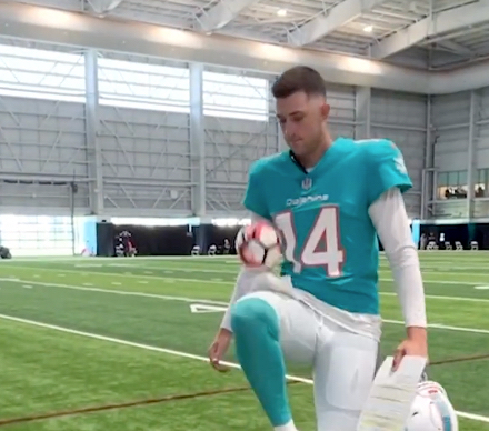 Los Dolphins de la NFL se contagian de euforia y dan la bienvenida a Messi a Miami con una ‘exhibición’ de dominadas