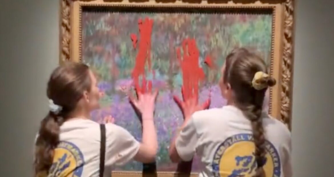 Detienen a dos mujeres por arrojar pintura a un Monet expuesto en el Museo Nacional de Suecia