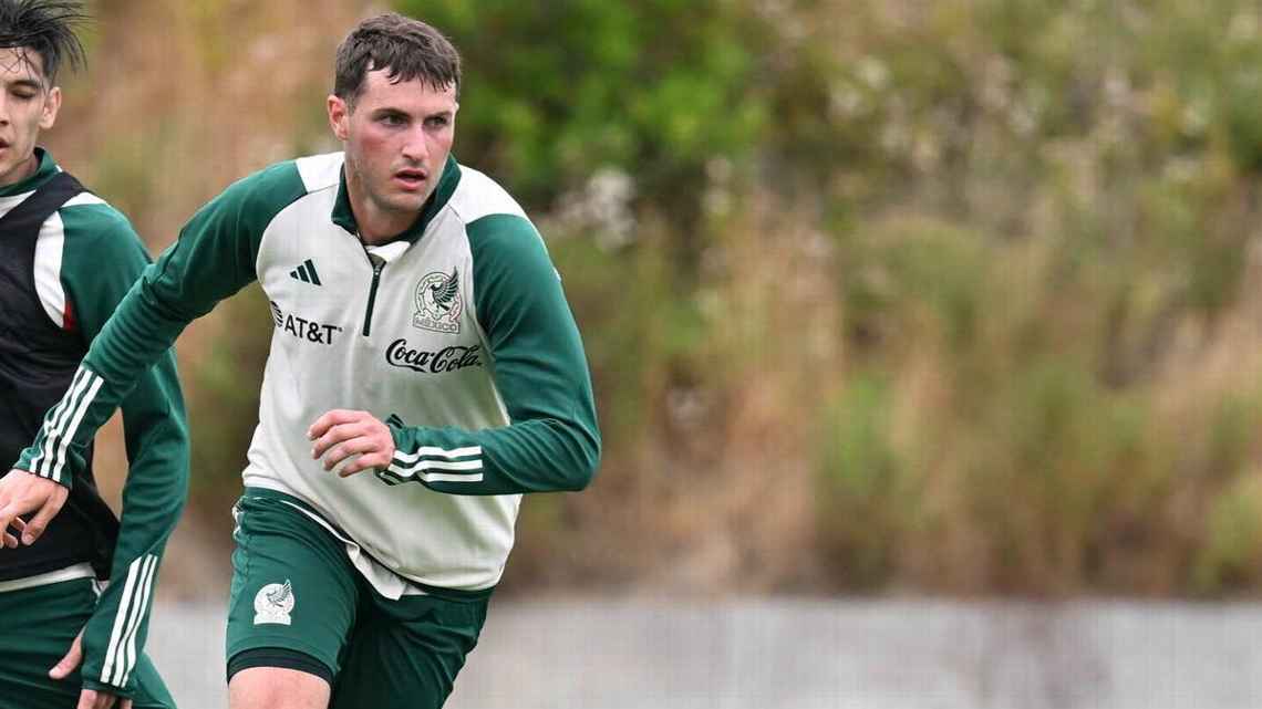 Santiago Giménez se integra a entrenamientos de la Selección Mexicana