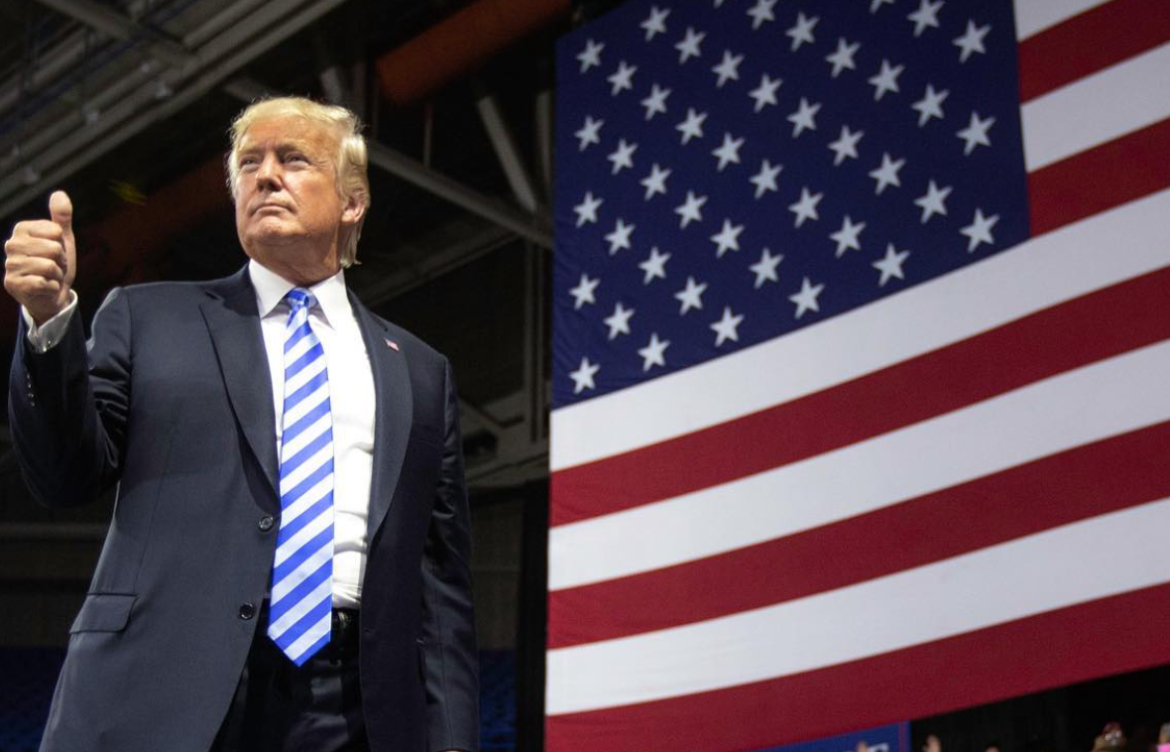 Trump insiste en que es víctima de persecución política durante mitin tras ser imputado por retener documentos clasificados