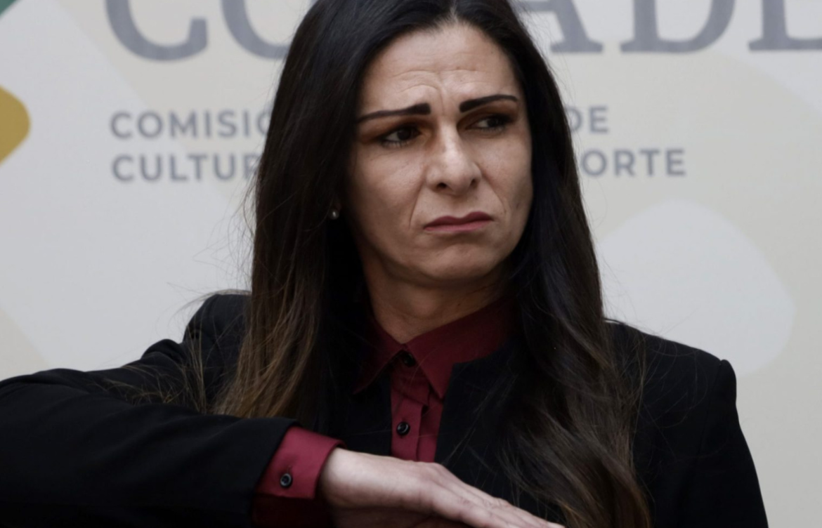 Ana Guevara se resiste a devolver de forma permanente las becas a la Selección de Natación Artística