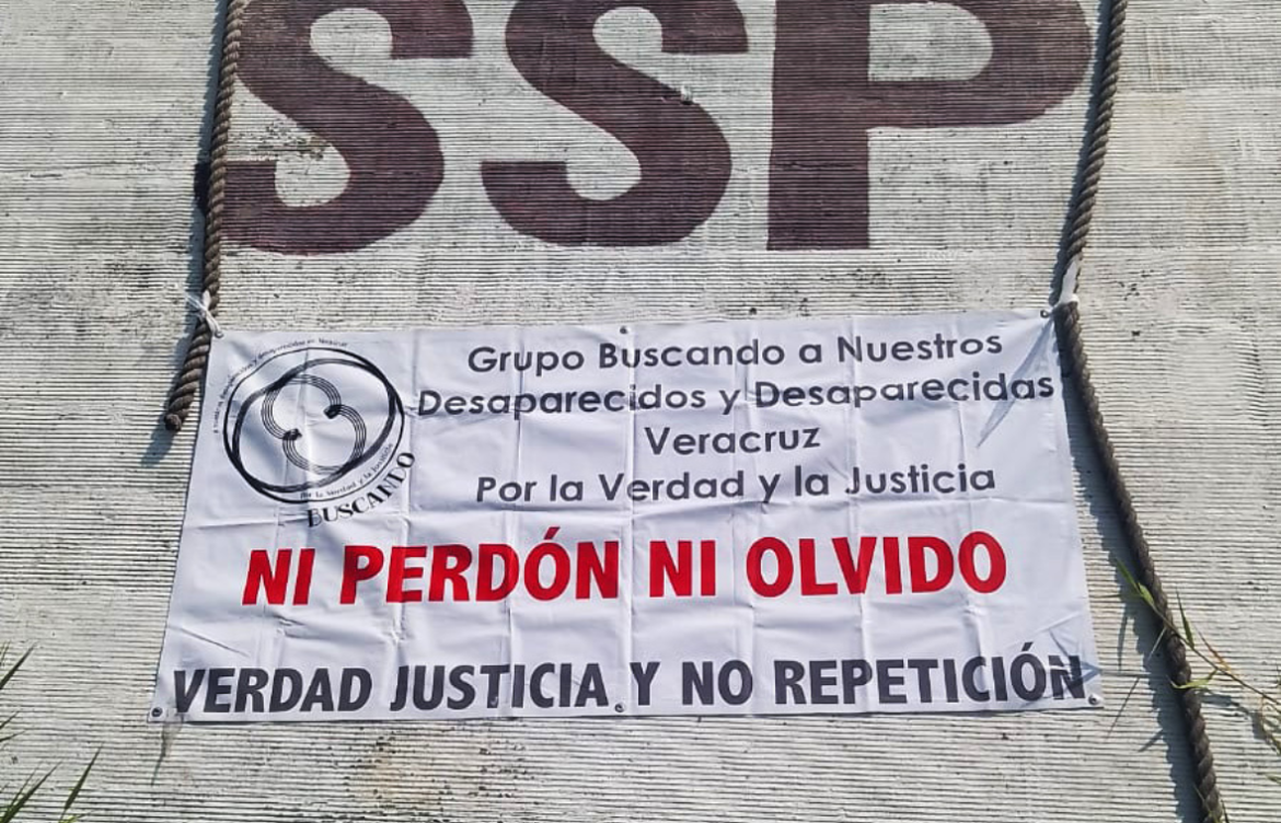 Colectivos de desaparecidos reinician búsqueda de fosas en Academia de Policía en Veracruz