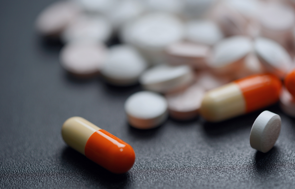Altos porcentajes de farmacéuticas incumplen contratos de suministro: Sheinbaum