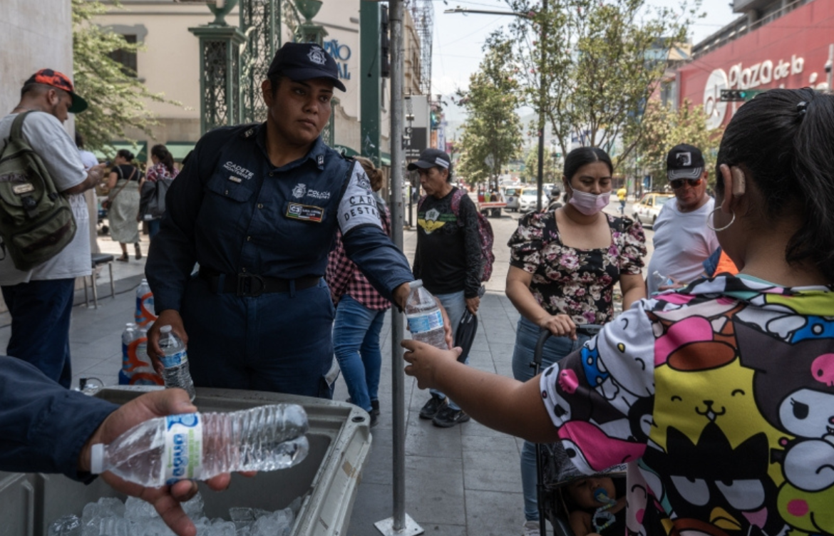 Monterrey activa medidas de asistencia a la población ante la onda de calor