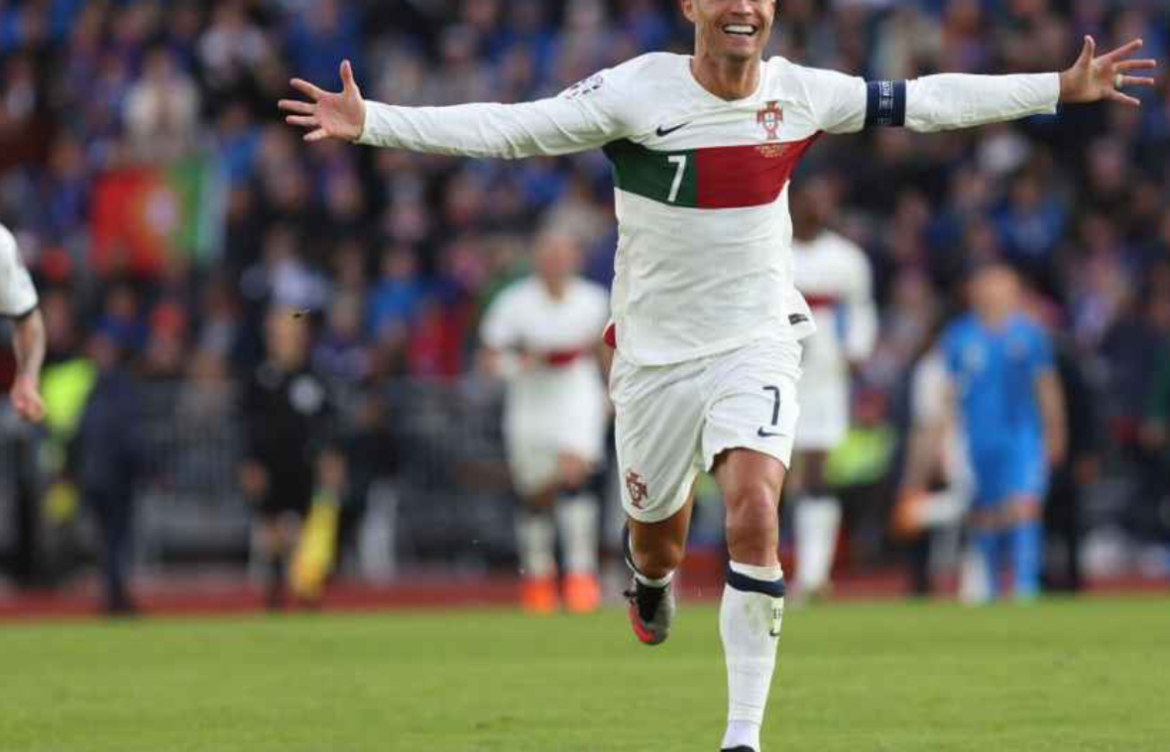 Cristiano Ronaldo le dio el triunfo a Portugal ante Islandia