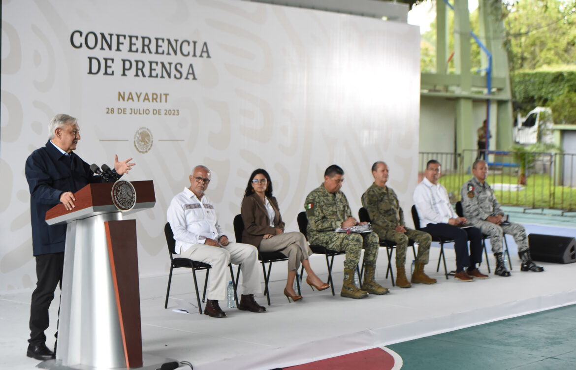 ‘Sería un mensaje de atraso embodegarlos’; AMLO afirma que libros de texto gratuitos sí serán distribuidos