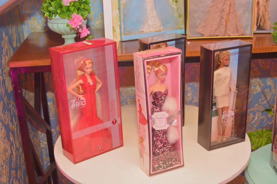 Ex reina del Carnaval de Veracruz exhibe su privada colección de muñecas Barbie FOTOS