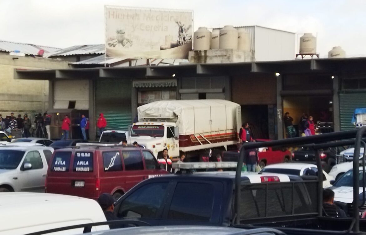 Queman a 8 personas en Central de Abasto de Toluca