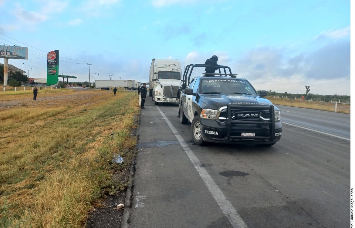 Balean a trailero en autopista a Laredo