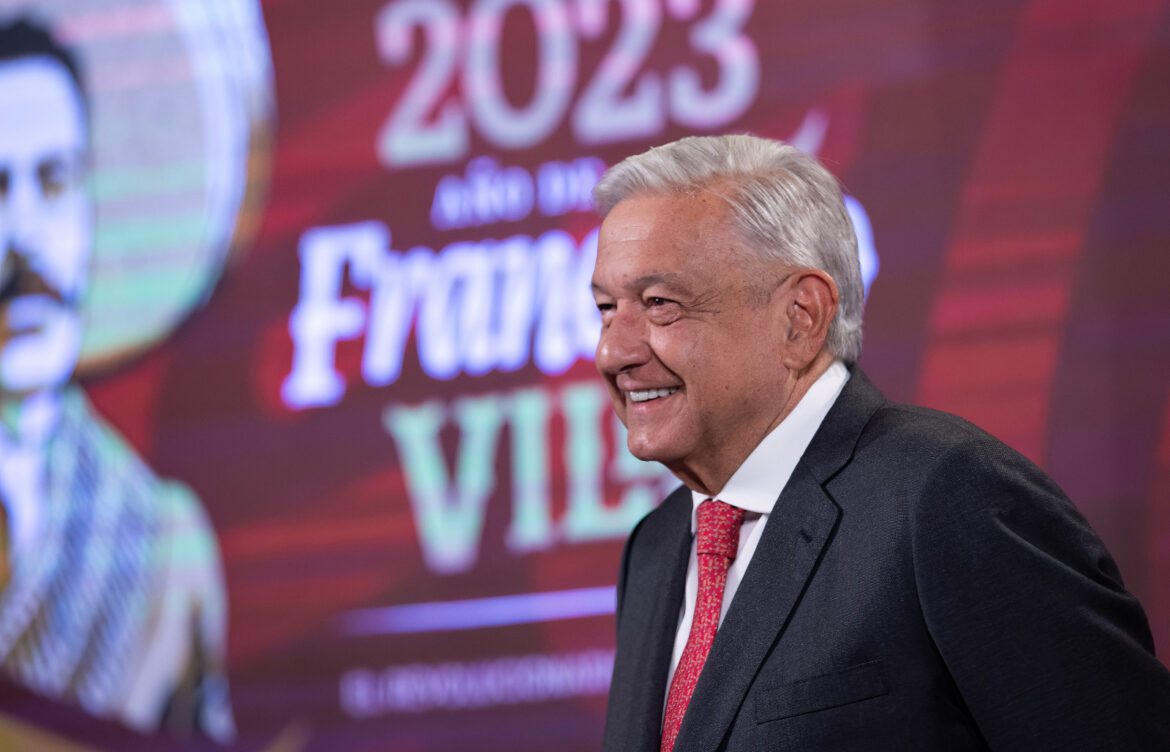 AMLO celebra reducción de índices de pobreza y desigualdad