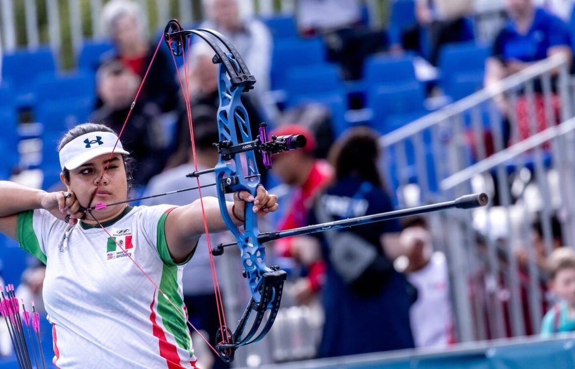 Andrea Becerra se lleva plata en tiro con arco