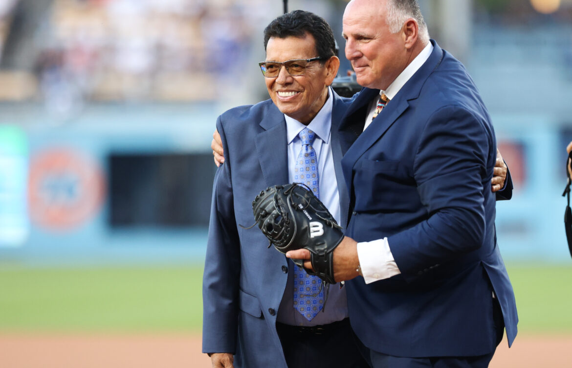 Rinden homenaje a Fernando Valenzuela: retiran número 34 de los Dodgers