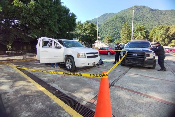 Balean camioneta de Fuerza Regida; escolta muere tras resistir asalto