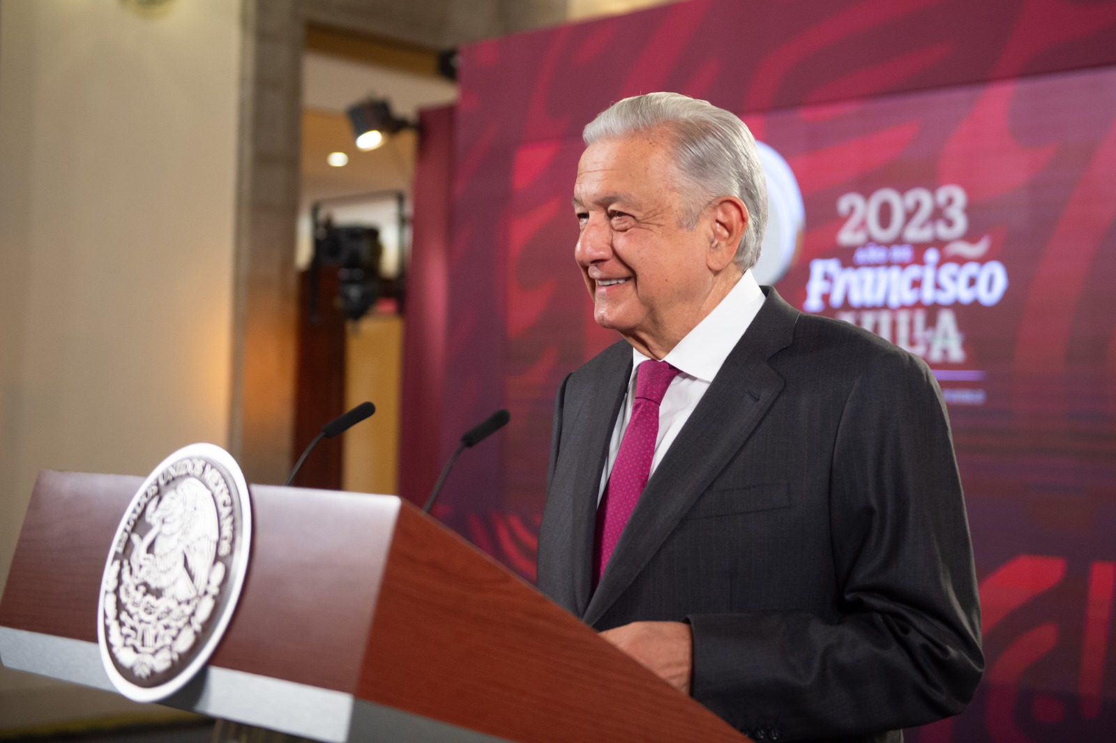 ‘Tengo mucho que agradecerle y reconocerle’: AMLO asiste a informe de Alfredo del Mazo