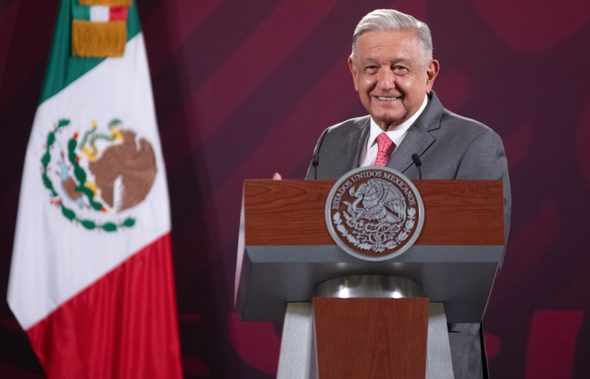 ‘No lo vemos como nuestro enemigo’; AMLO habla sobre dichos de Salinas Pliego por libros de texto