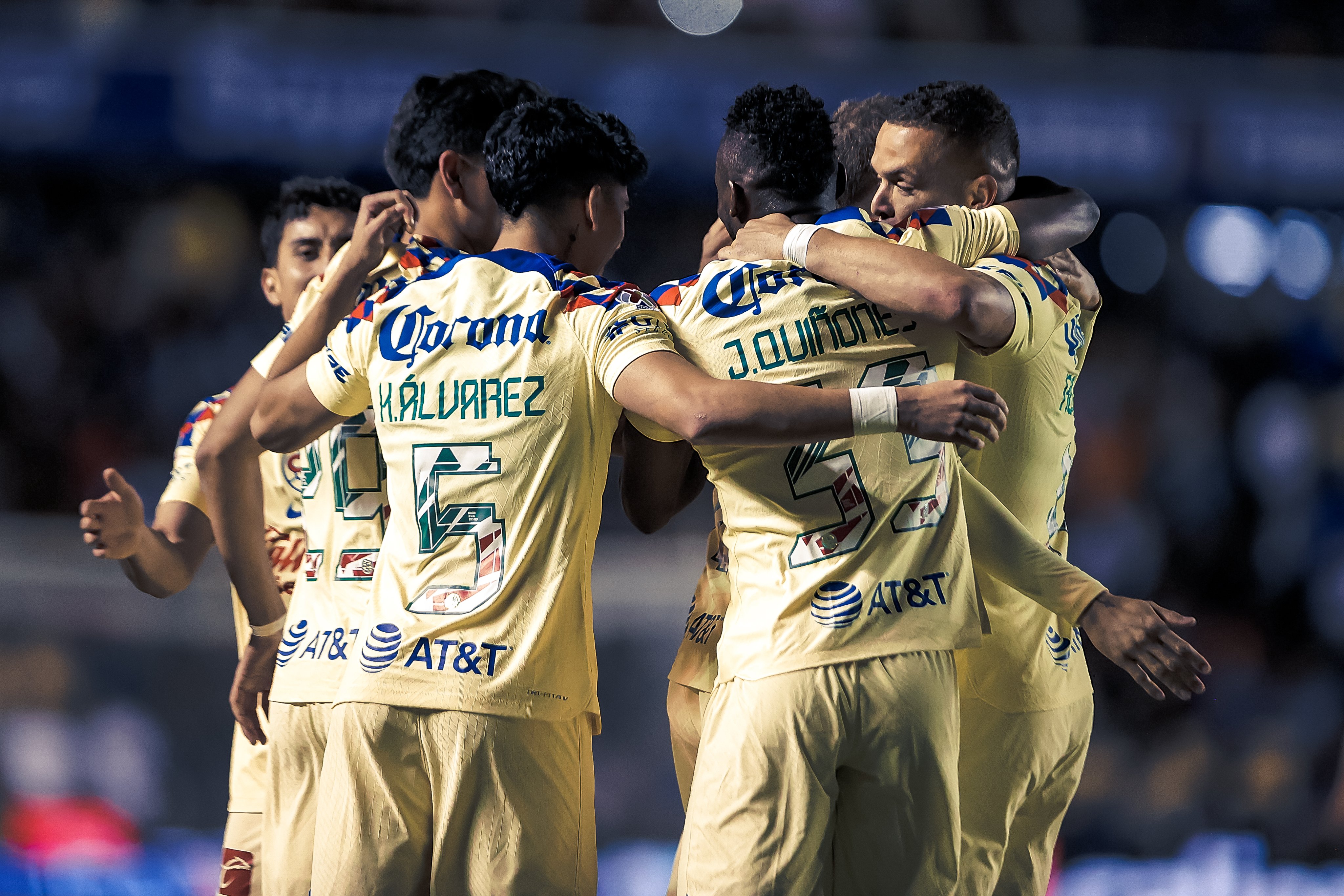 Se impone América como nuevo líder tras vencer 2-1 a Querétaro