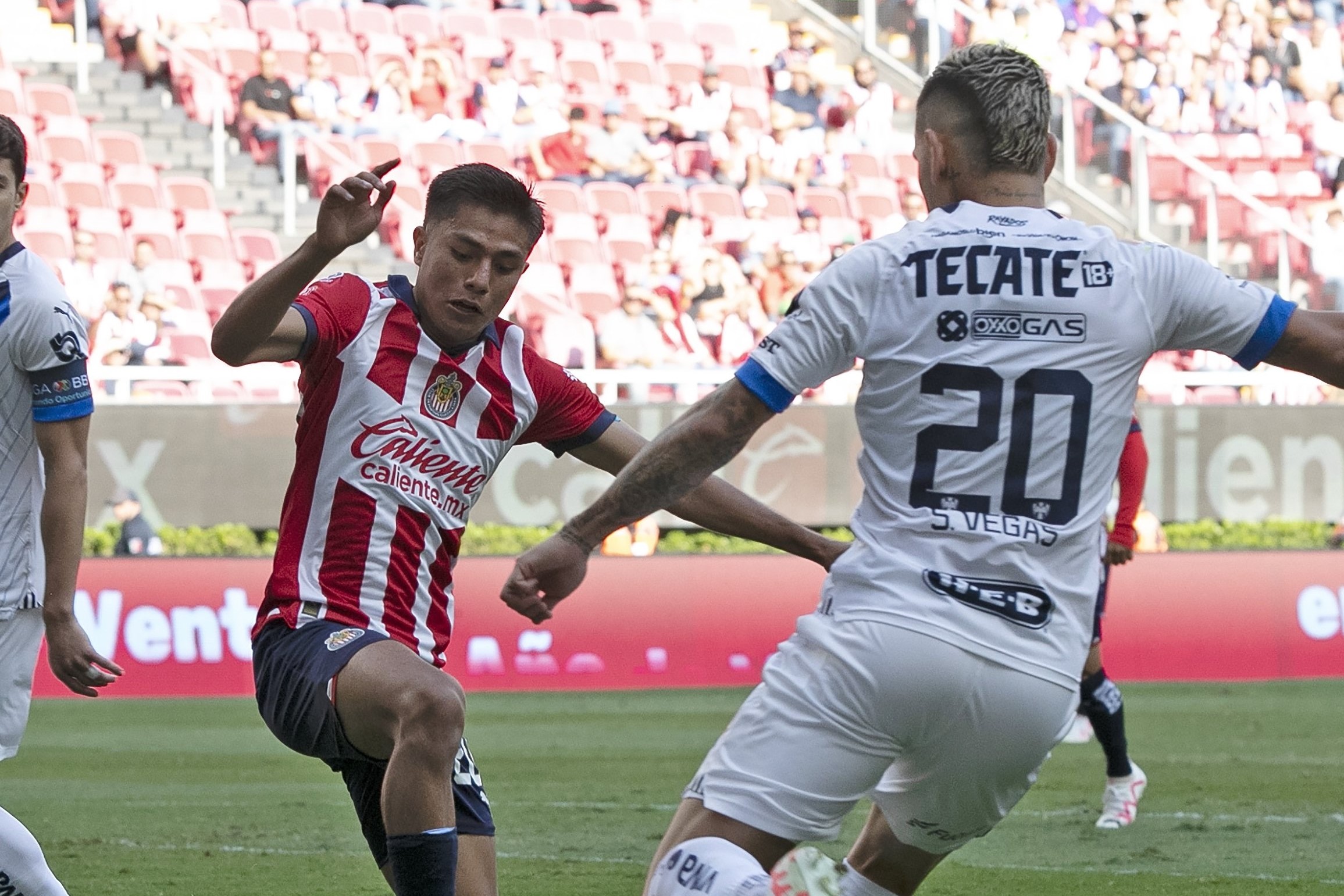 Multan a Chivas por queja del gol anulado contra Rayados