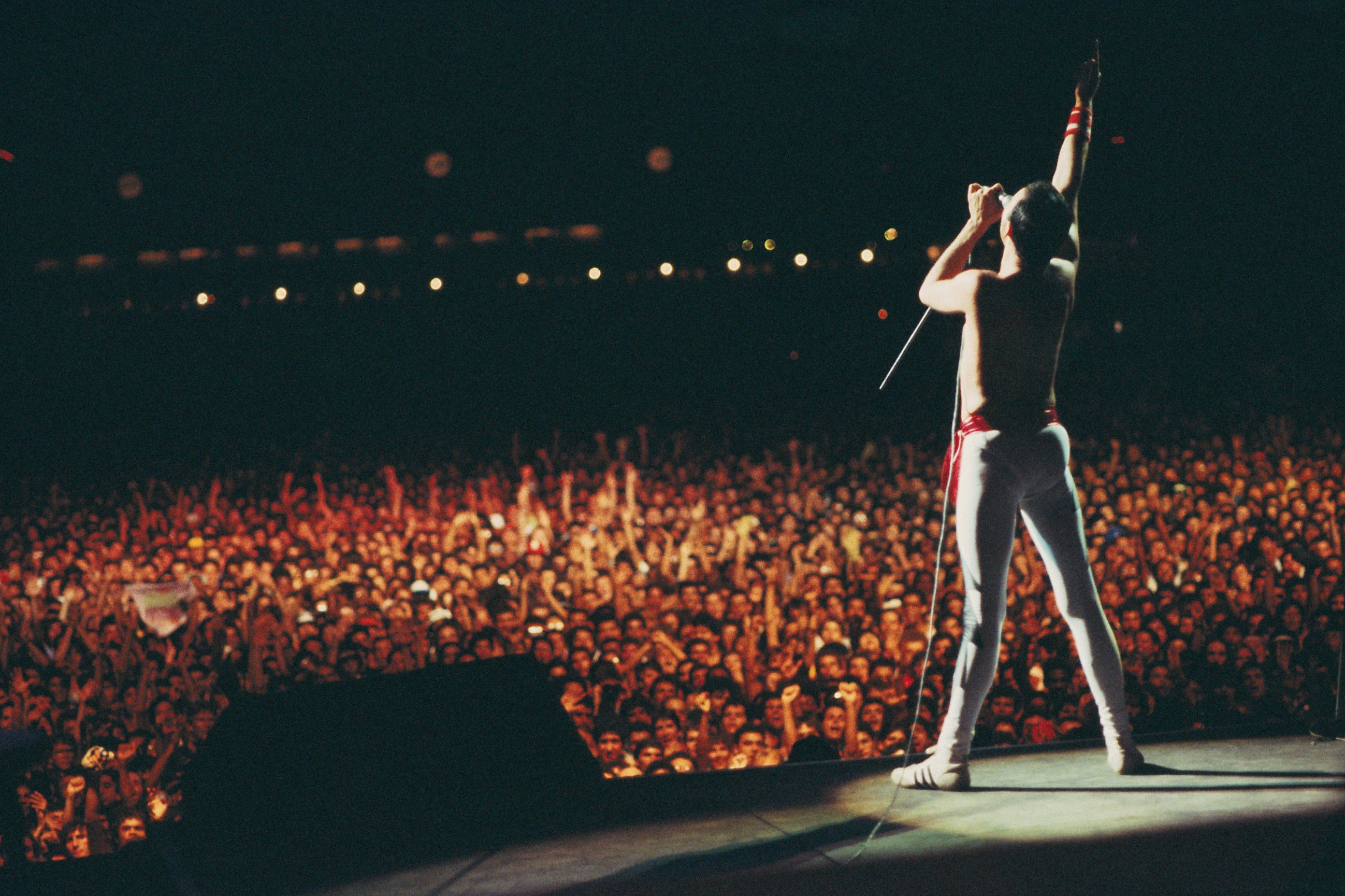Subastan más de mil artículos personales de Freddie Mercury