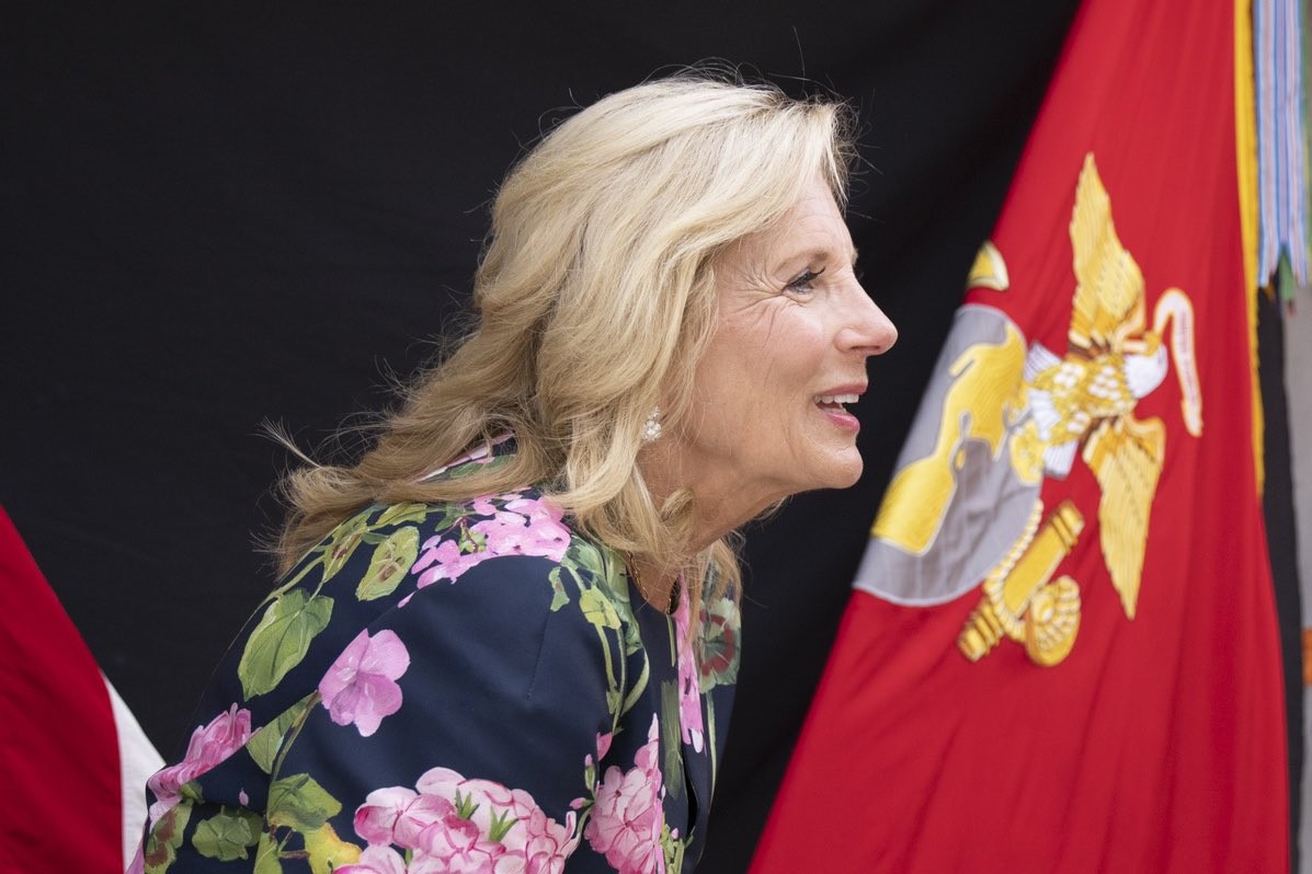 Da Jill Biden positivo a covid-19 y presenta síntomas leves