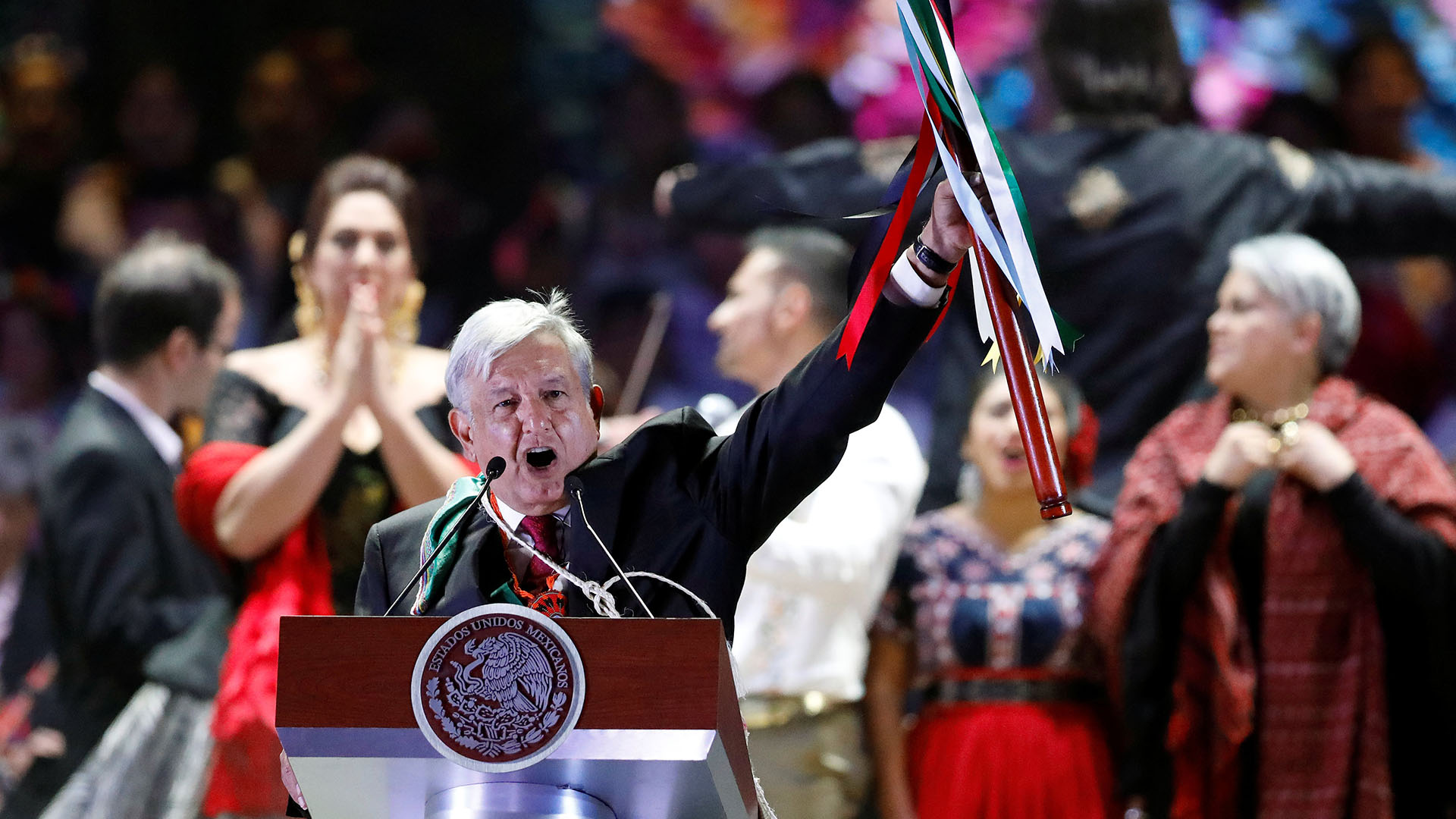 AMLO, listo para ceder el bastón de mando de Morena