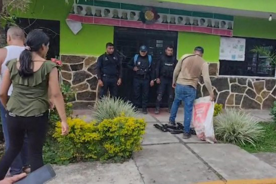 Retienen a tres policias por extorsión y abuso de autoridad en Veracruz