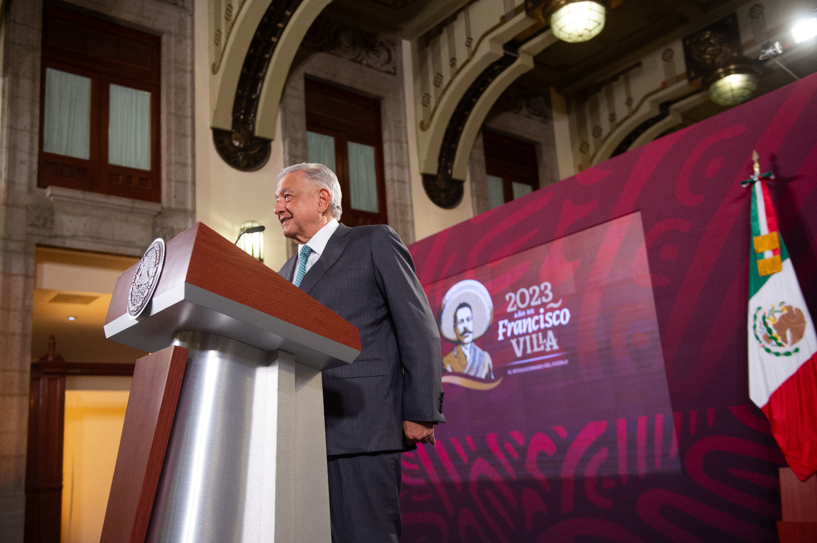 AMLO anuncia que AICM regresará a categoría 1 de seguridad aérea