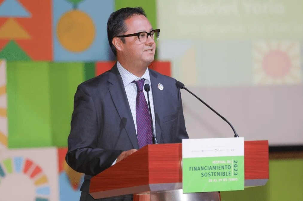 Subsecretario de Hacienda, Gabriel Yorio González, felicita a Sheinbaum por su triunfo