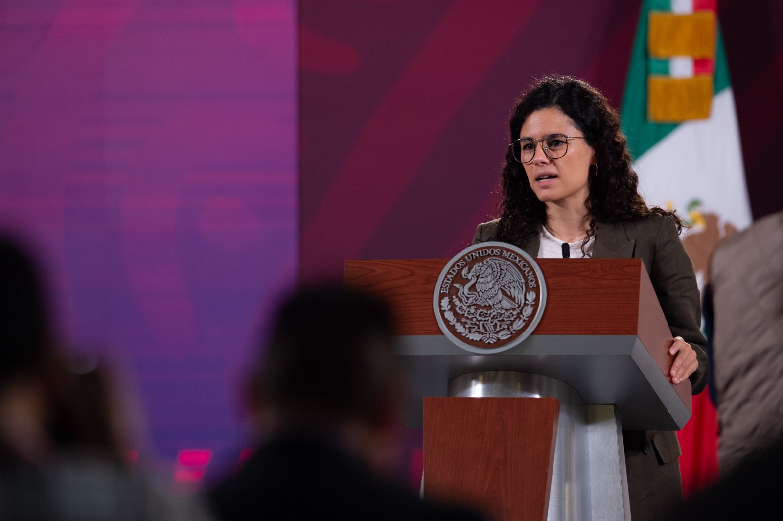 Luisa María Alcalde defiende paquete económico 2024