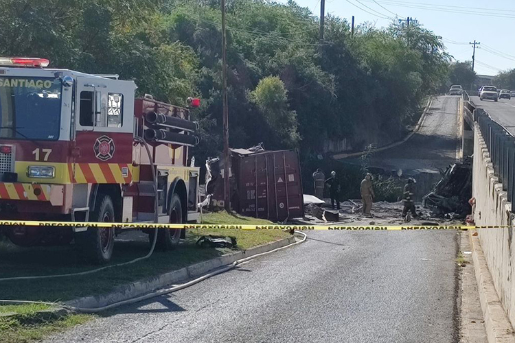 Muere trailero calcinado en la Carretera Nacional