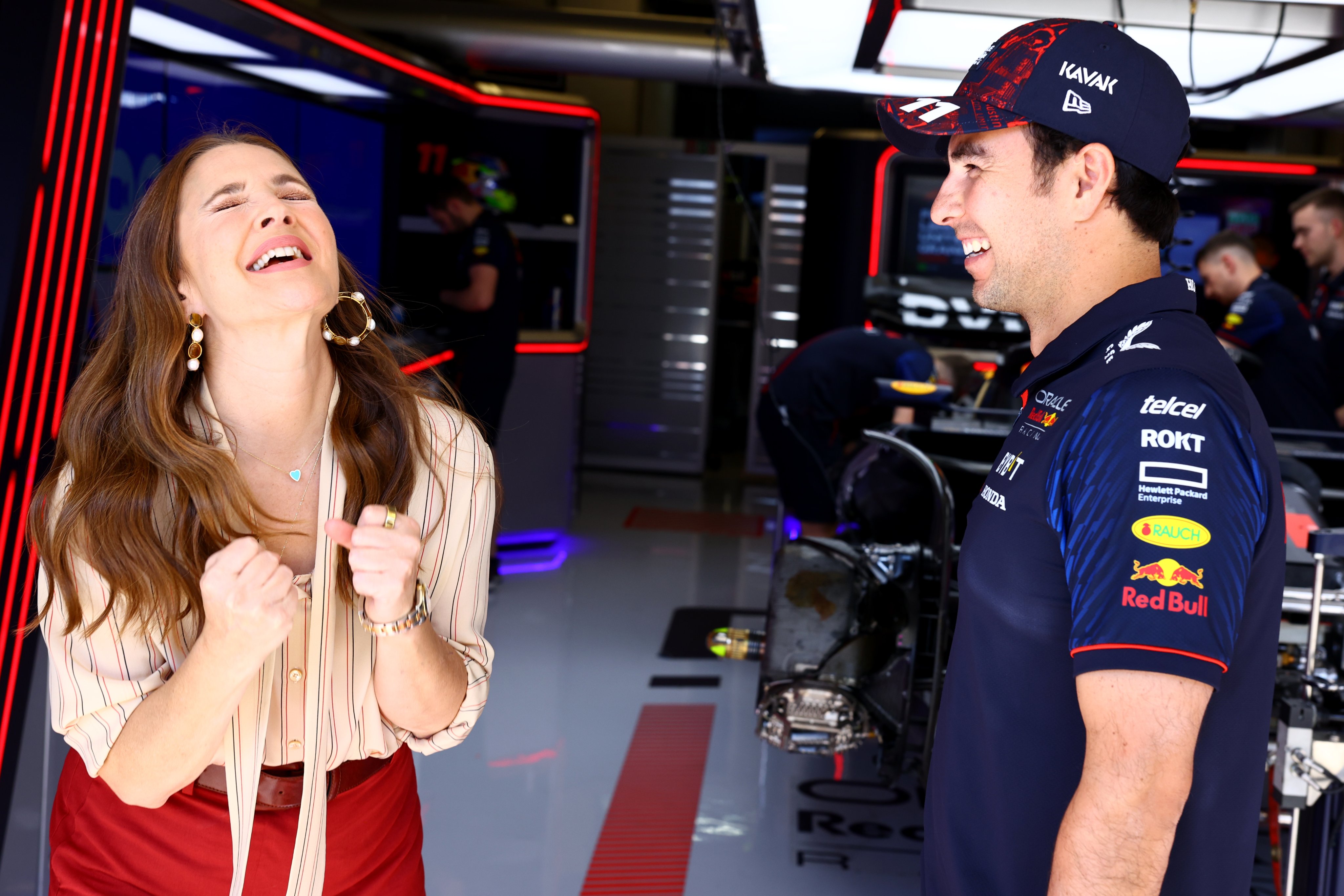 Convive Drew Barrymore con Checo y gente de Red Bull para GP de EU