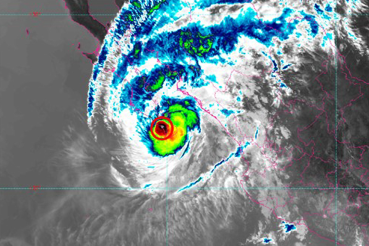 Huracán Norma toca tierra en BCS