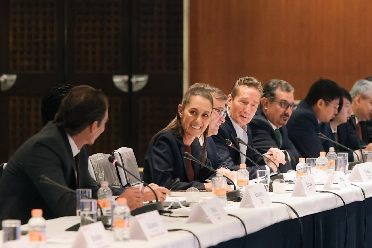 Claudia se reúne con representantes de la ABM