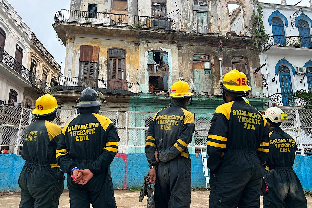 Se derrumba edificio en casco histórico de La Habana