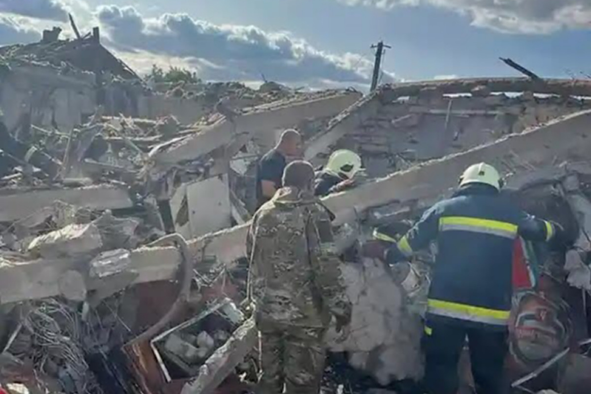 Más de 50 muertos tras bombardeo ruso a un pueblo en Ucrania