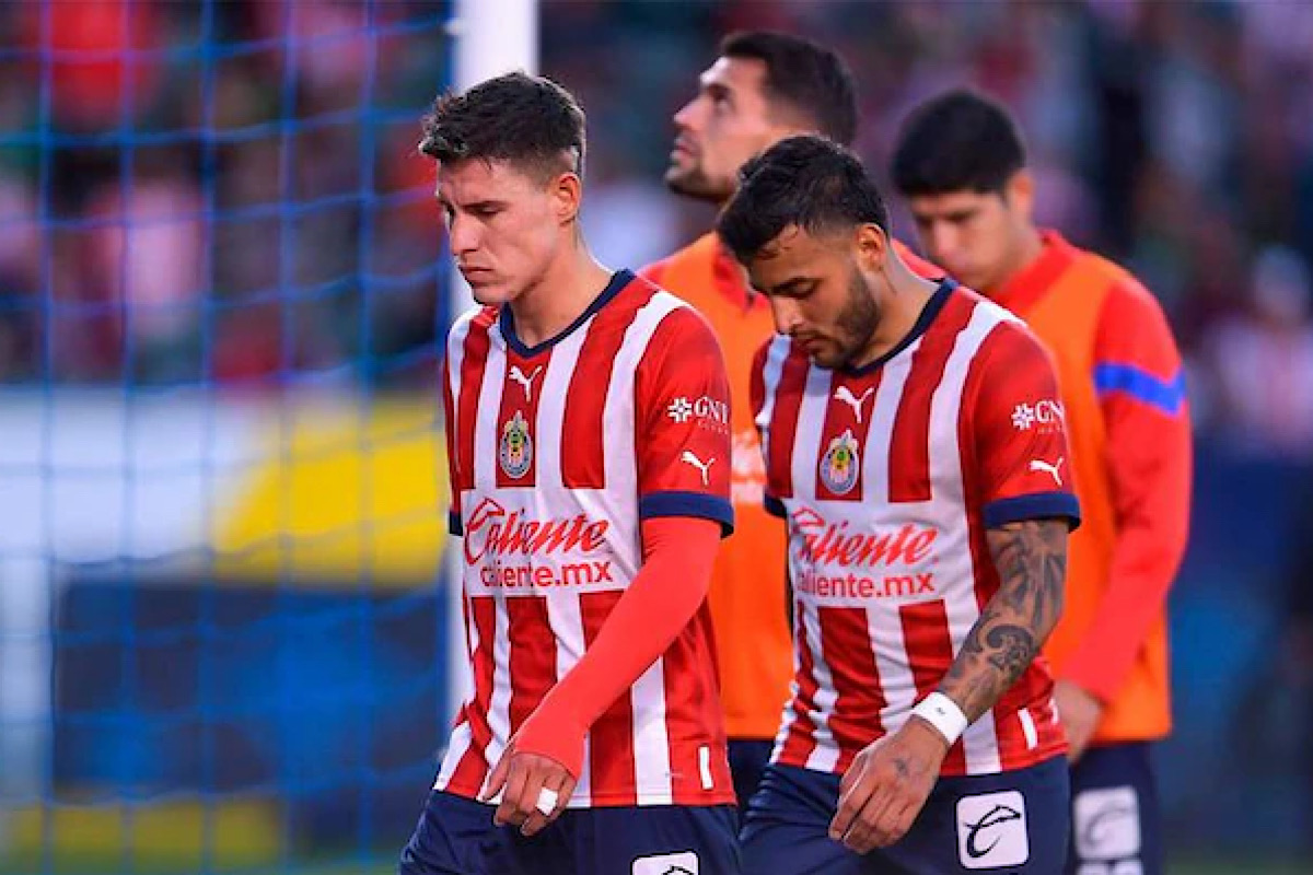 ¡Salió caro el chistecito! Alexis Vega y ‘Chicote’ están fuera de Chivas