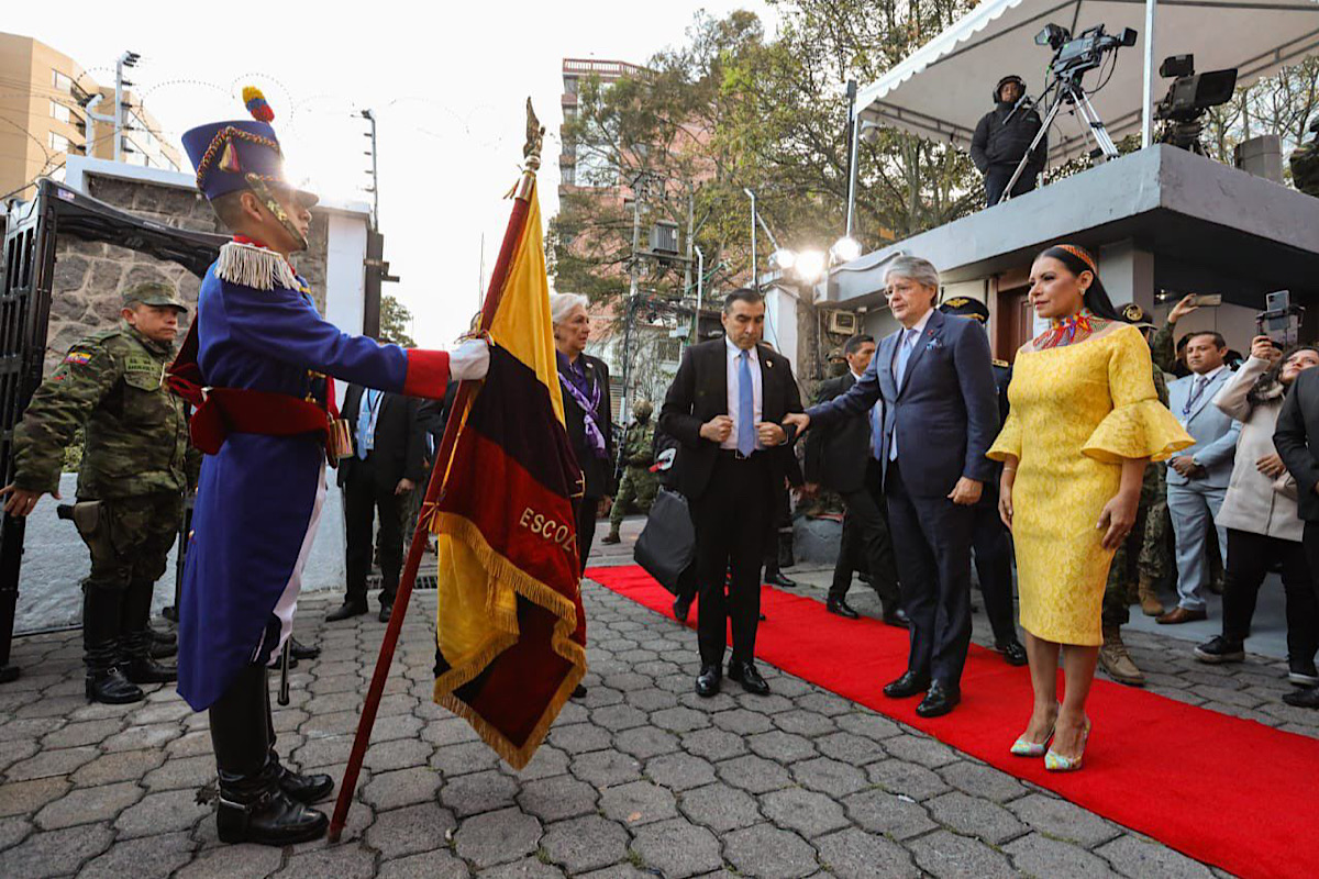 Comienza segunda vuelta para elegir presidente en Ecuador