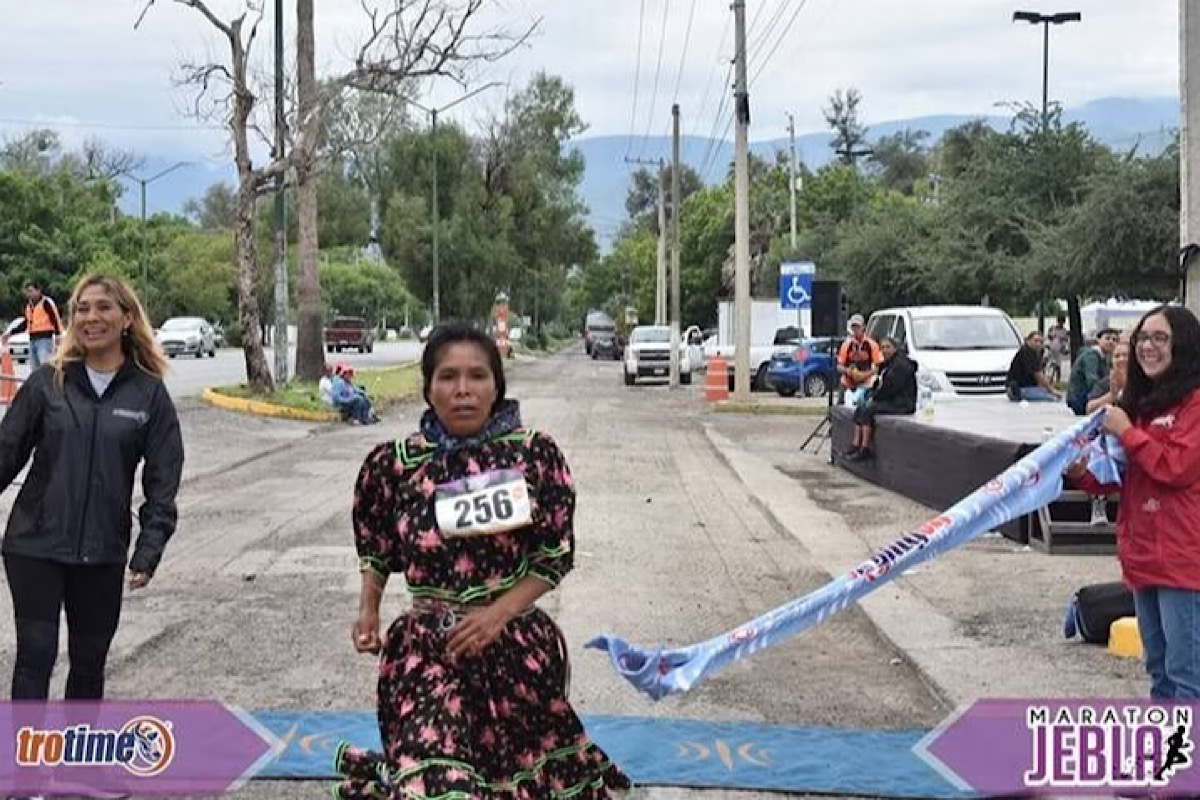 Isadora Rodríguez, mujer rarámuri, gana maratón de Tamaulipas