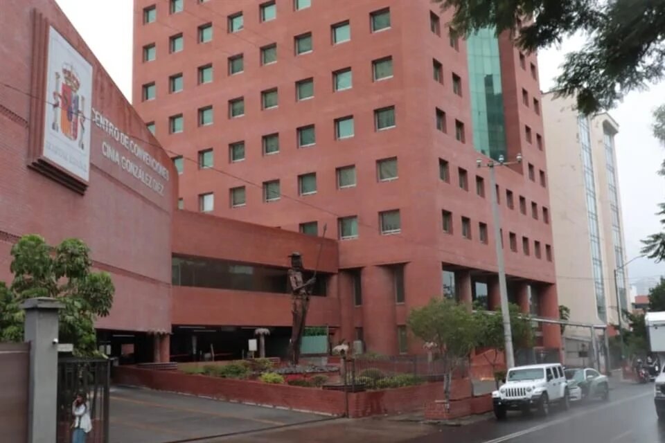 Hallan a enfermera sin vida en Hospital Español de la CDMX